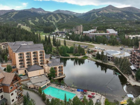 NEW! Marriott Slope View Ski in Ski Out Luxury Studio Sleeps 4 Full kitchen, Amenities & Parking Breckenridge